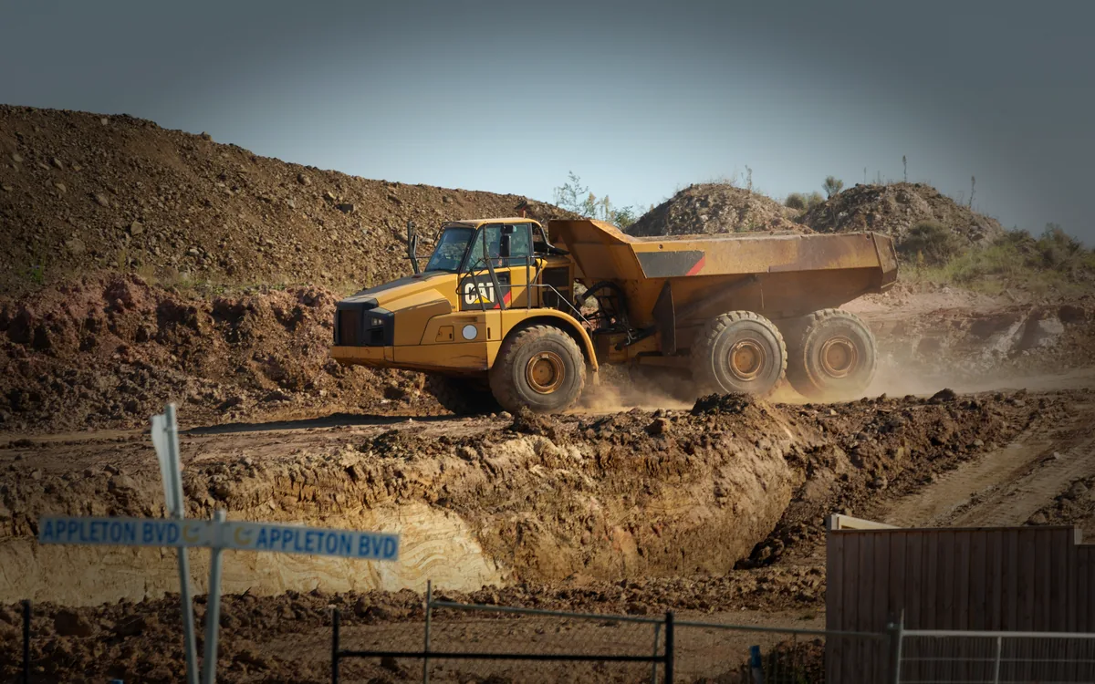 End dump trailer and tractor